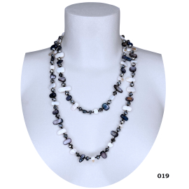 Collana Lunga Madreperla ( Grigio - perline argento ) pietre Dure,perle cristalli da donna