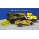 Hot Wheels Speedyway Hauler Super Rigs Camino con Auto in scala 1:64